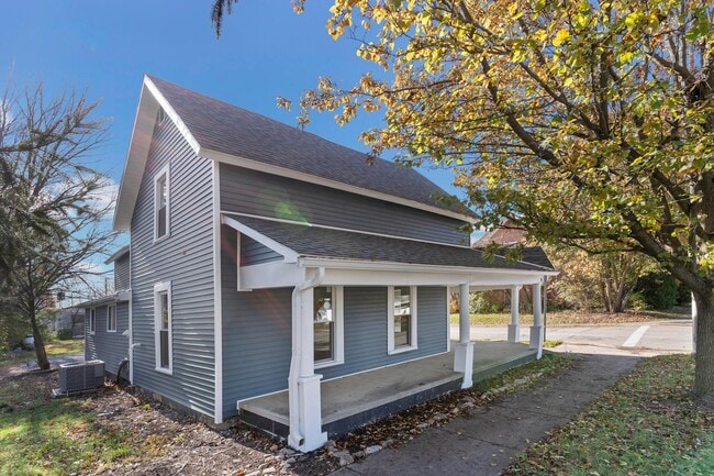 Building Photo - 89 Maple St