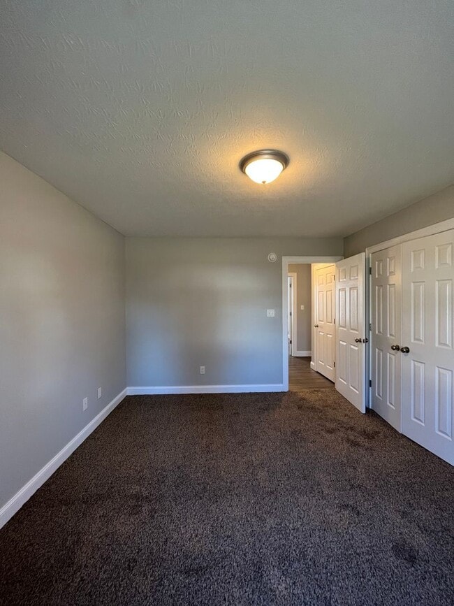 Building Photo - Now Leasing! Move In Ready home with 2 car garage and fenced in backyard!