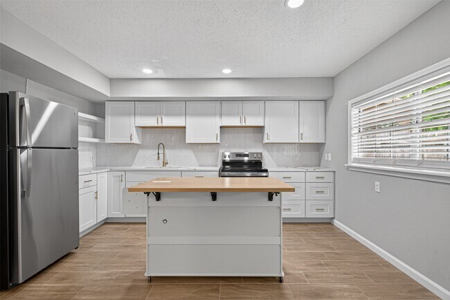 Building Photo - 9231 Baronsmede Dr