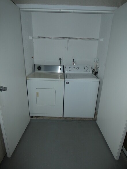 Building Photo - 2851 N Oakland Forest Dr