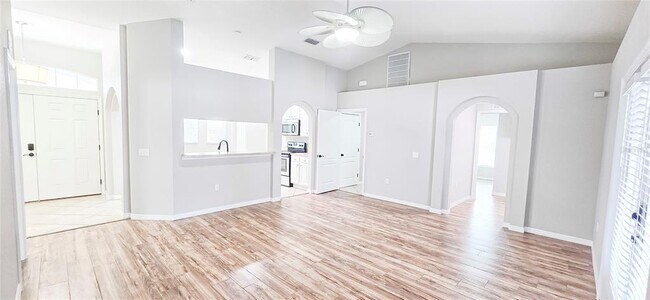 Building Photo - 3519 Kenwood Crossing