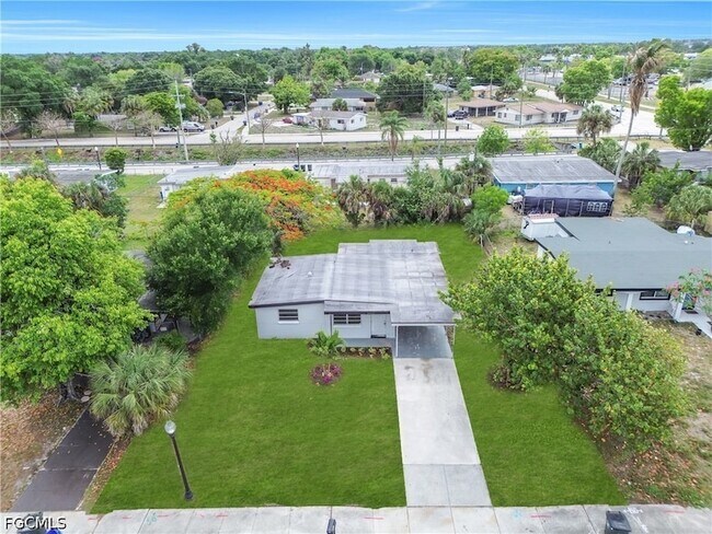 Building Photo - 1527 Gardenia Ave