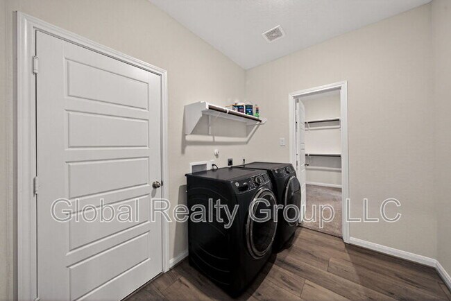 Building Photo - 10064 Mulhouse Dr