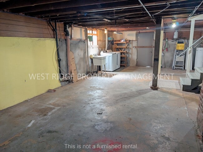 Building Photo - 1526 NE Schuyler St