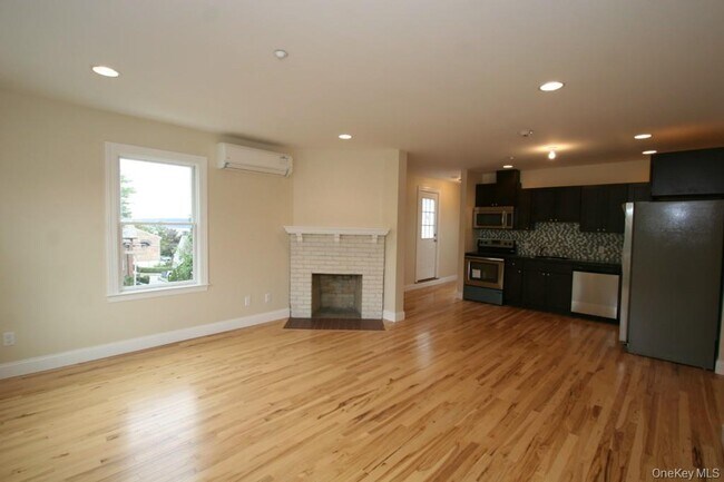 Building Photo - 385 Palisade Ave