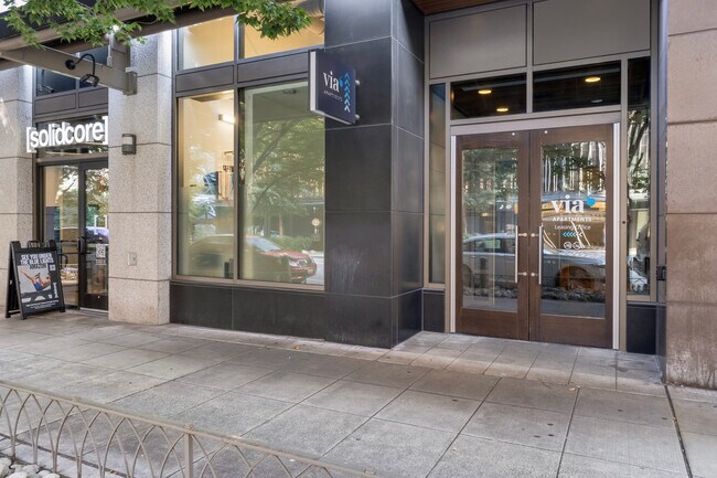 Building Photo - 2121 6th Ave