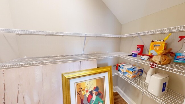 Building Photo - Like New Colonial Style Townhome close to Downtown Opelika