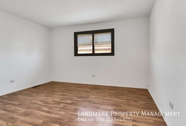 Building Photo - 18819 Oakwood Ct