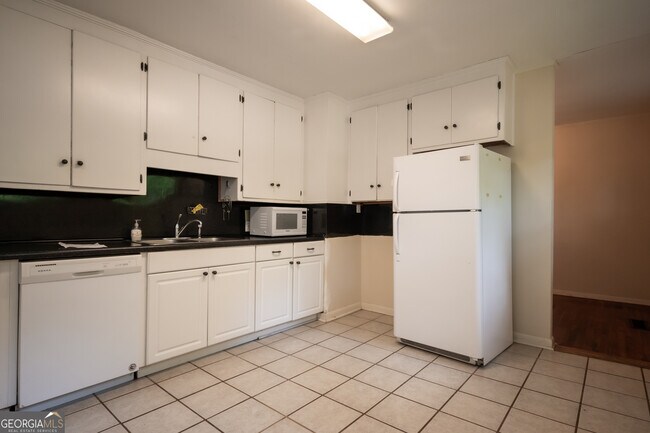 Building Photo - 175 Habersham Way