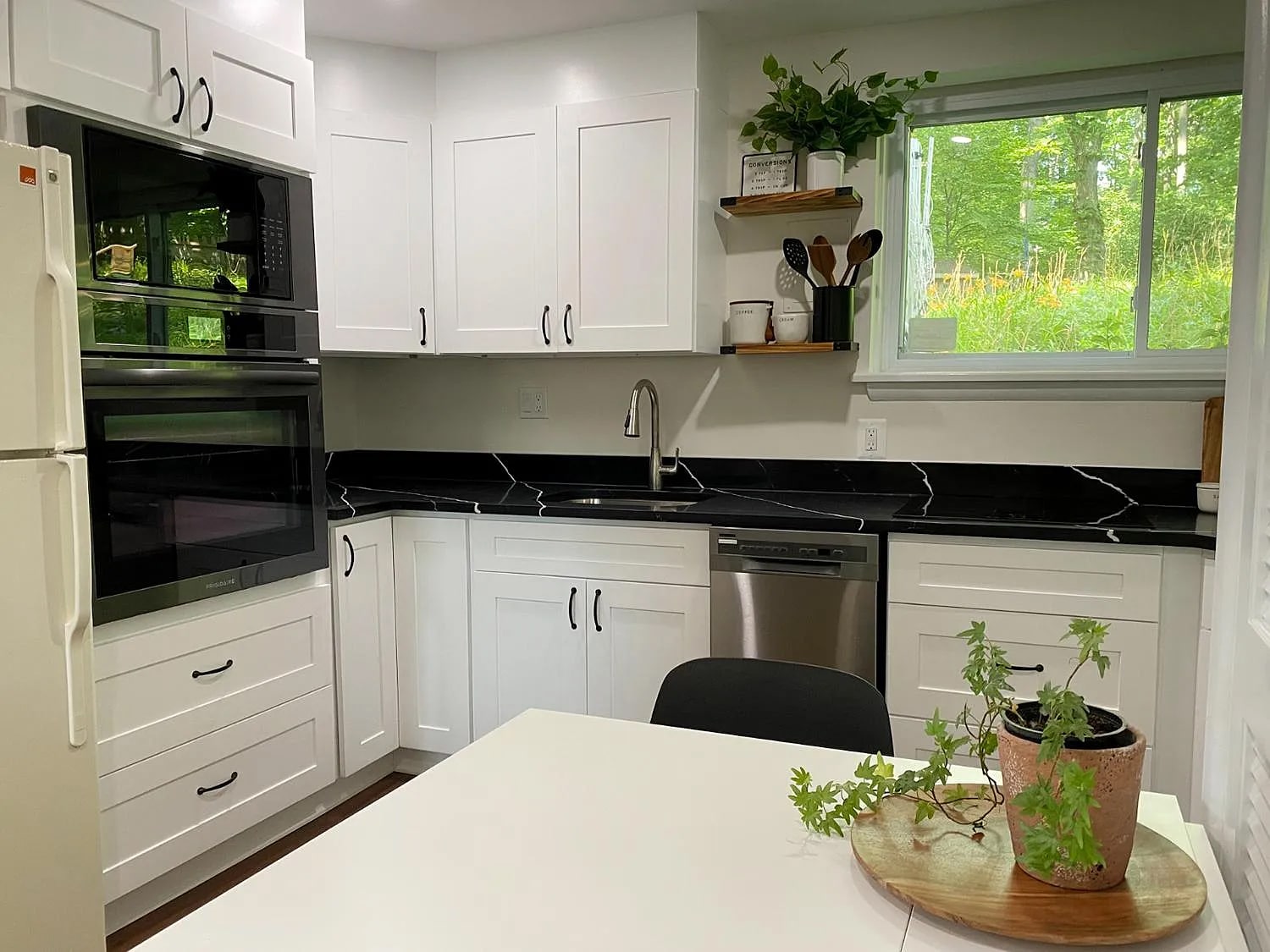 Kitchen - dining area - 14121 Bauer Dr