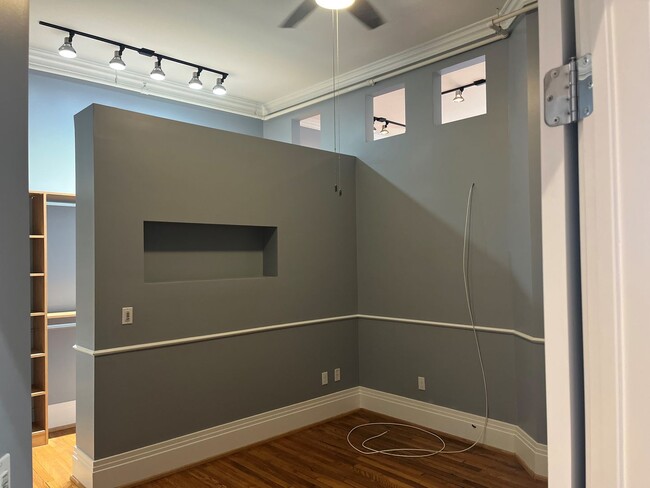 Building Photo - Available Condo in the Heart of Downtown A...