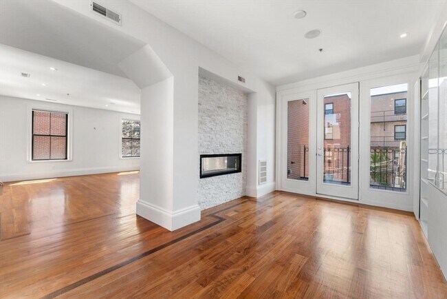 Building Photo - 32 Rutland St