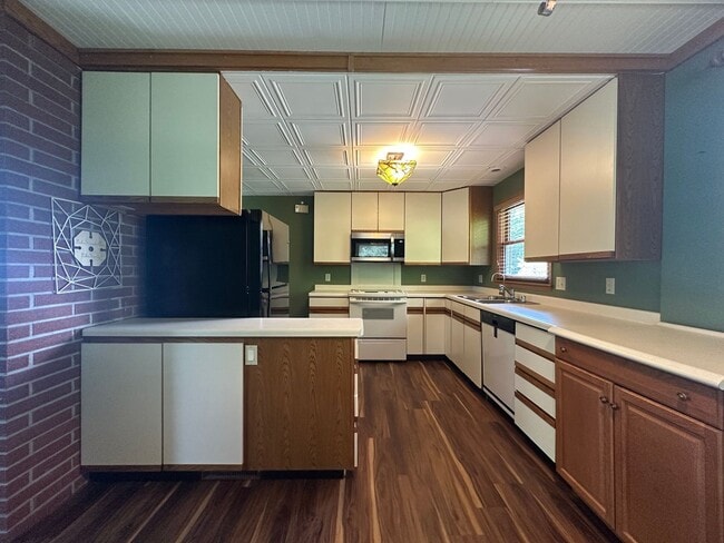 Building Photo - 2830 Waubesa Ave