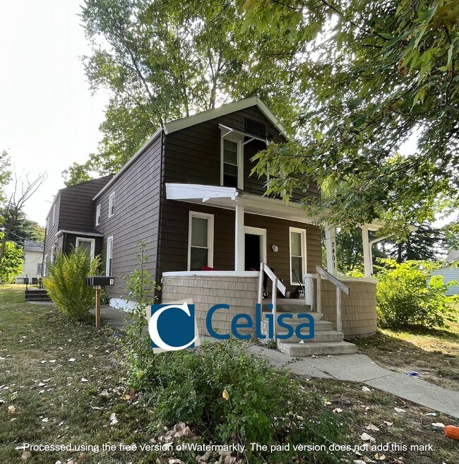 Building Photo - 2401 Miner St Unit #3 *Section 8 Approved*