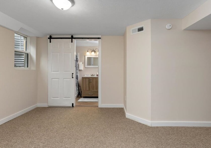 Building Photo - 226 Fraser Ln