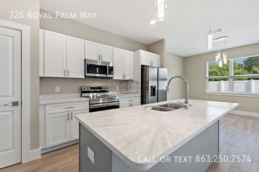 Building Photo - 326 Royal Palm Wy