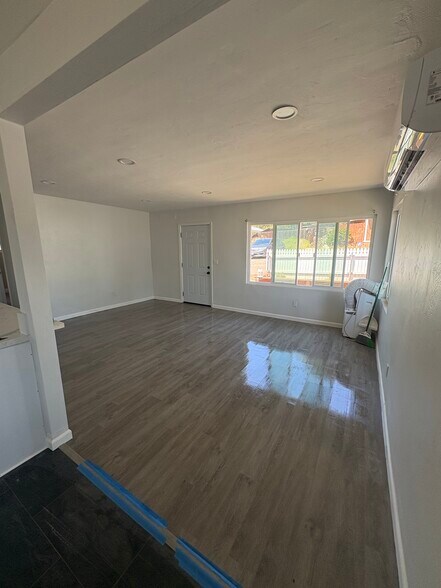 Building Photo - 1222 Willowside Ter