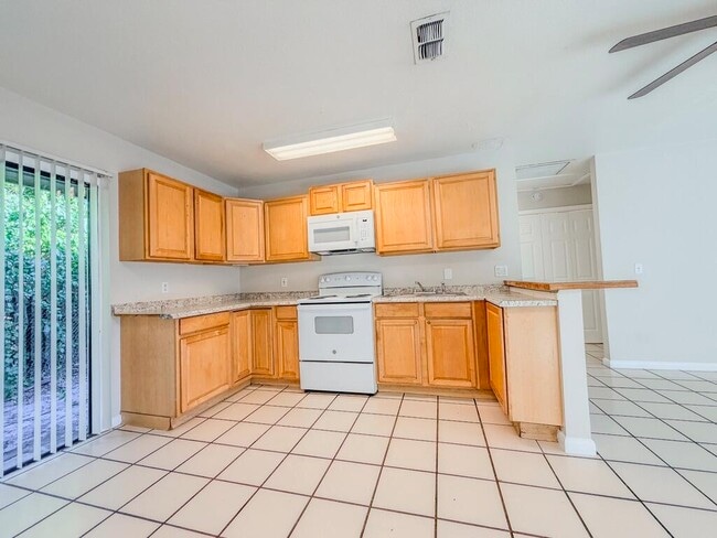 Building Photo - 2028 Major Dr