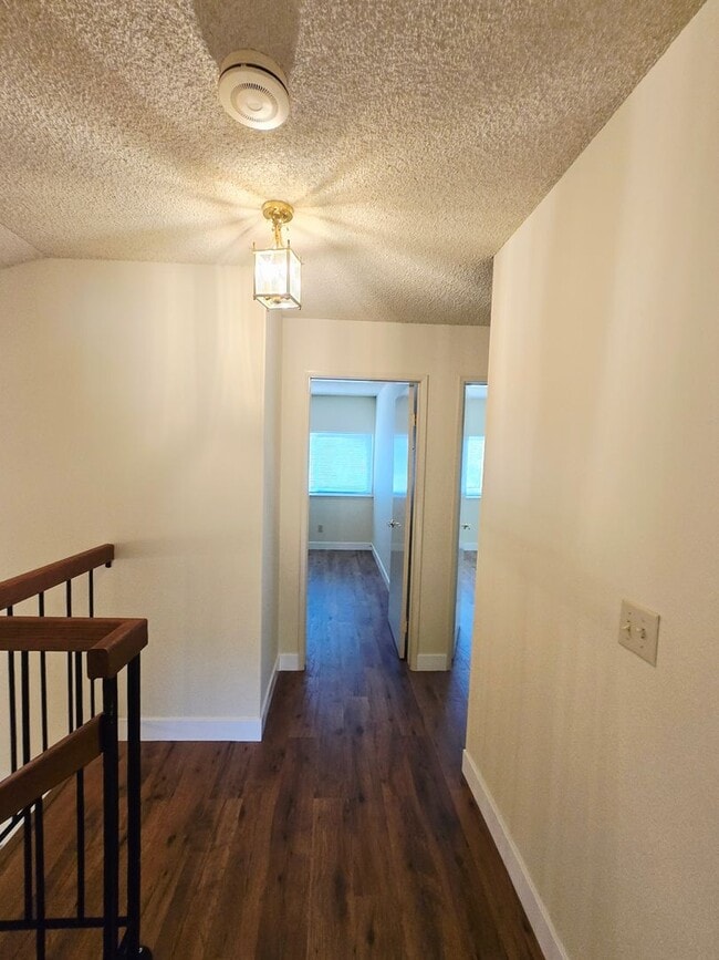 Building Photo - Tri-level Single Family Home