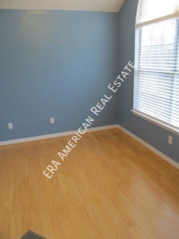 Building Photo - 905 Piedmont Pl