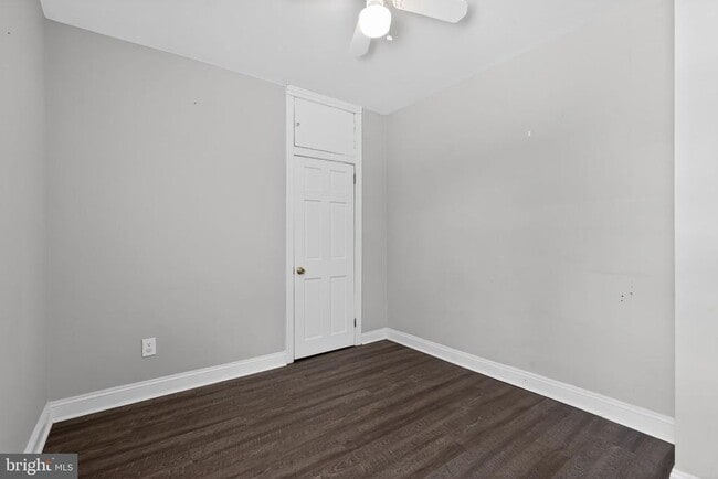 Building Photo - 127 7th Ave