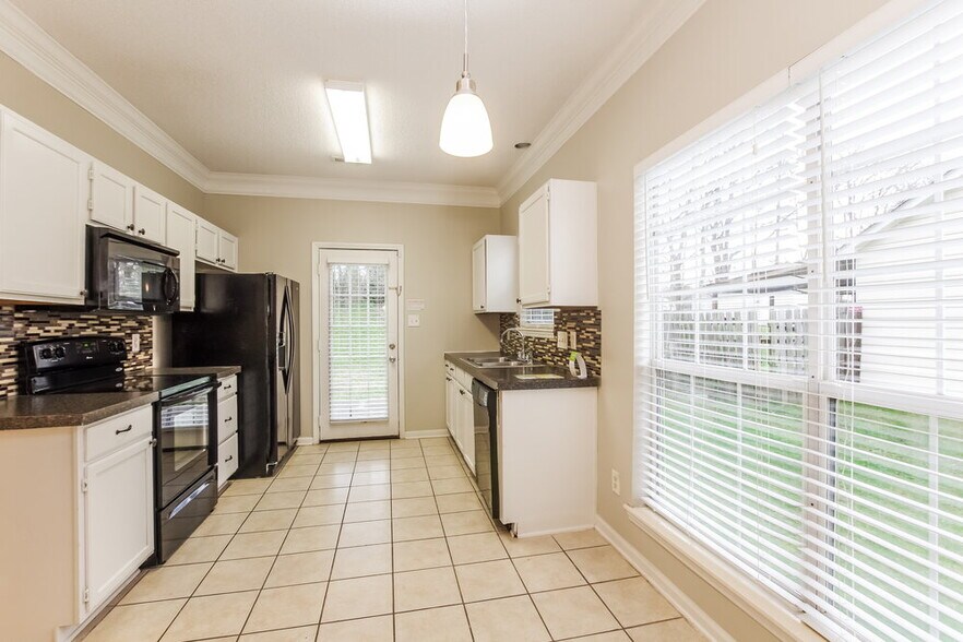 Building Photo - 9603 Mary Juan Ln