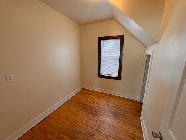 Building Photo - 1118 S 18th St