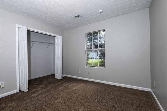 Building Photo - 9402 Highland Ridge