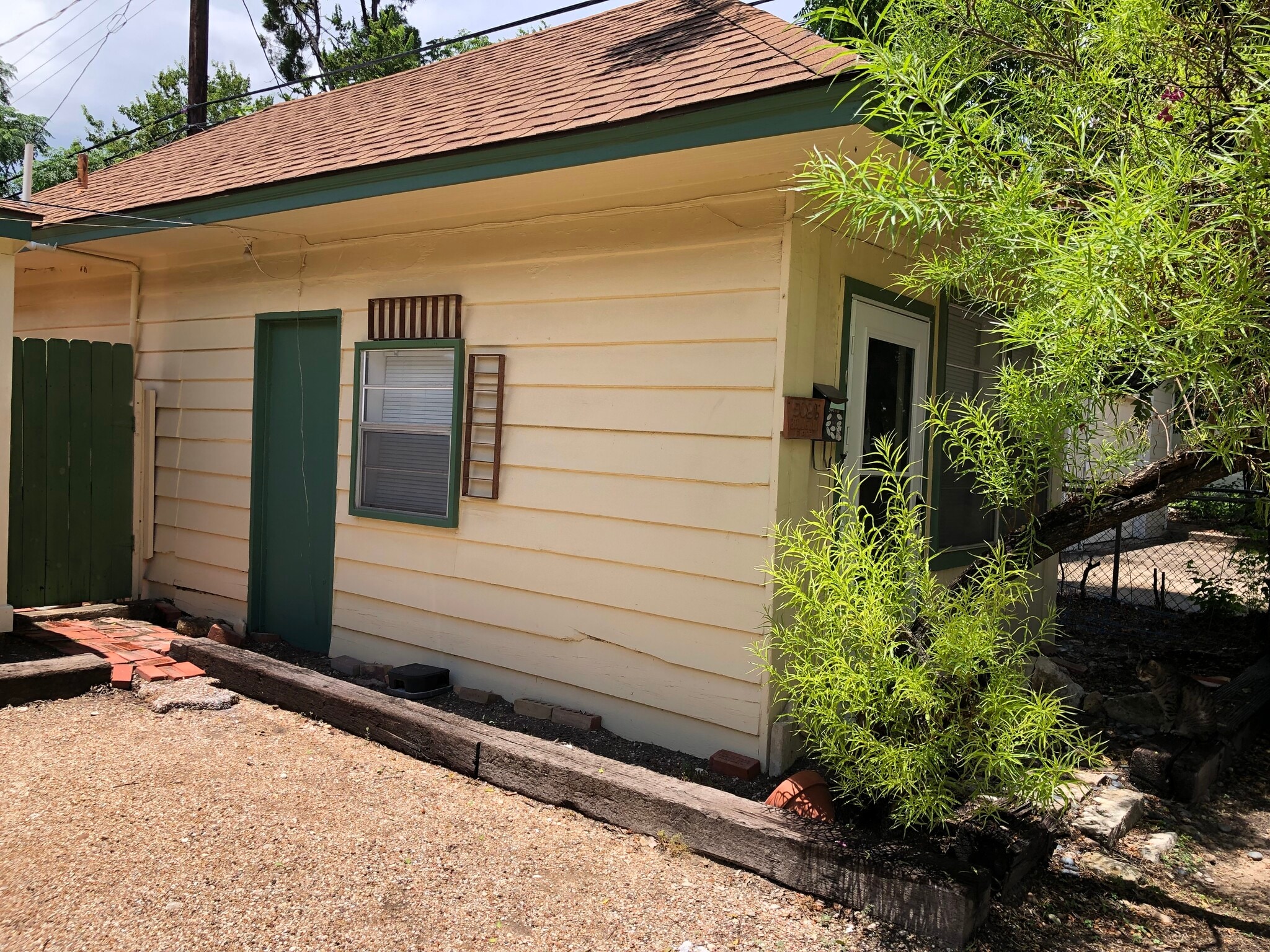 South side of building. - 508 Bellevue Pl