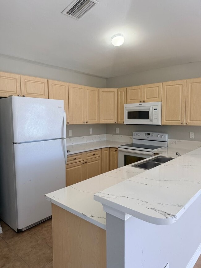Building Photo - 3 bedrooms and 2 baths! FRESHLY RENOVATED!