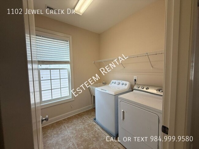 Building Photo - 1102 Jewel Creek Dr