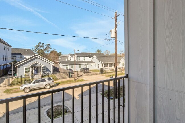 Building Photo - 1526 Chestnut St