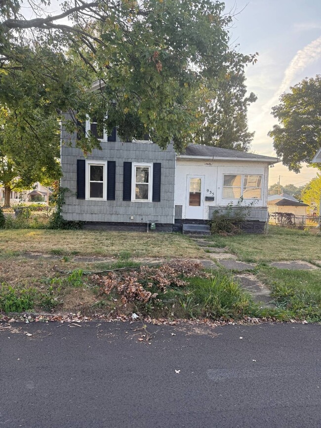 Building Photo - 935 7th St SW