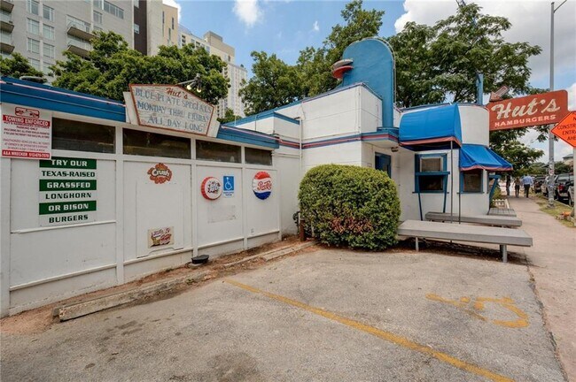 Building Photo - 1406 Windsor Rd