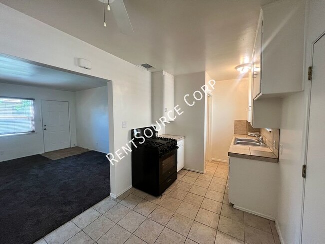 Building Photo - 1 Bedroom Single Story Condo for Rent in P...