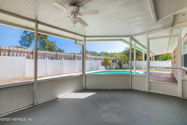 Building Photo - 1055 Grove Park Dr S