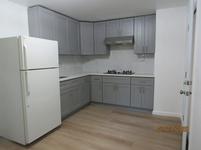 Primary Photo - 319 Valley St
