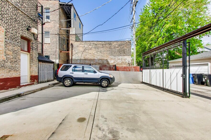 Building Photo - 1700 W Cermak Rd