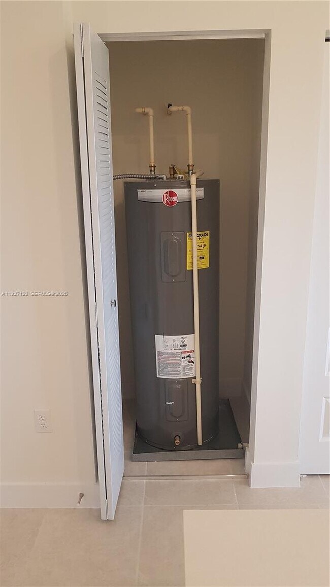 Building Photo - 8195 NW 104th Ave