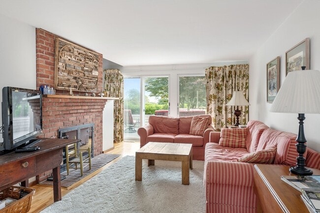 Building Photo - 540 River Rd