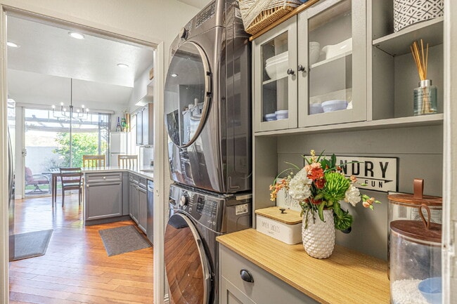 Building Photo - 3 Bedroom Home in The Gated Marigold Tract...