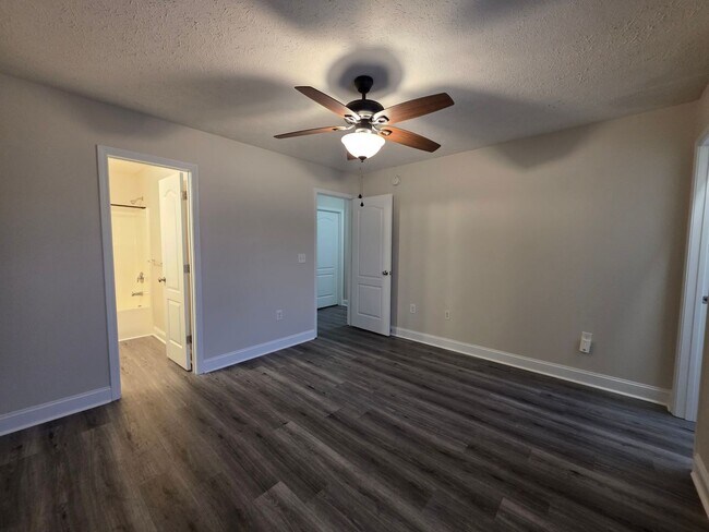 Building Photo - 521 Cider Hill Rd