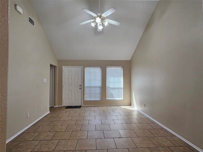 Building Photo - 500 Birch Cluster Ct