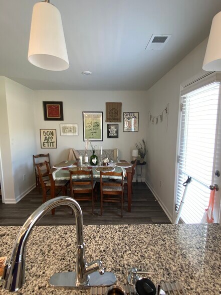 Building Photo - 621 Blossom Run