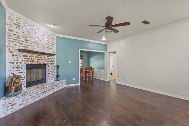 Building Photo - 403 Carolota Ln