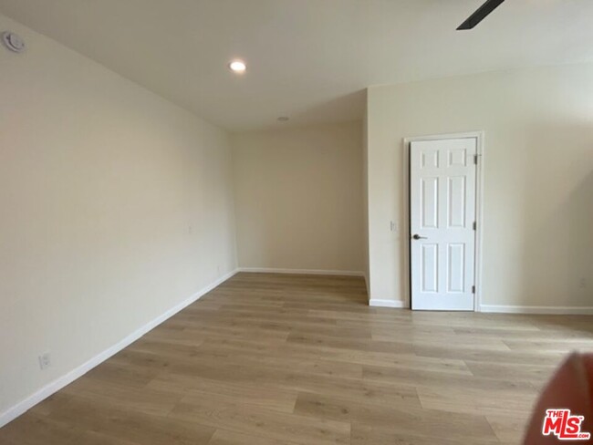 Building Photo - 814 S Hobart Blvd