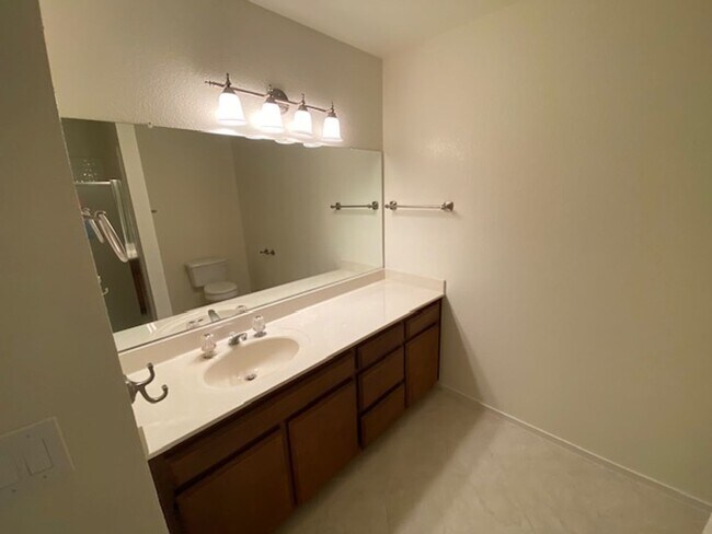 Building Photo - Glen Heights Condo
