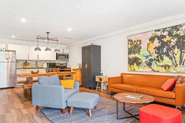 Building Photo - Charming 3BR House in Hunter