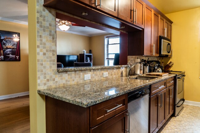 Building Photo - 5635 Netherland Ave