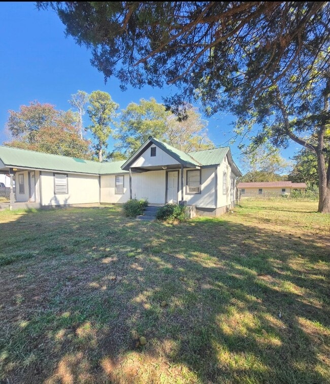 Primary Photo - 515 Tuskegee St
